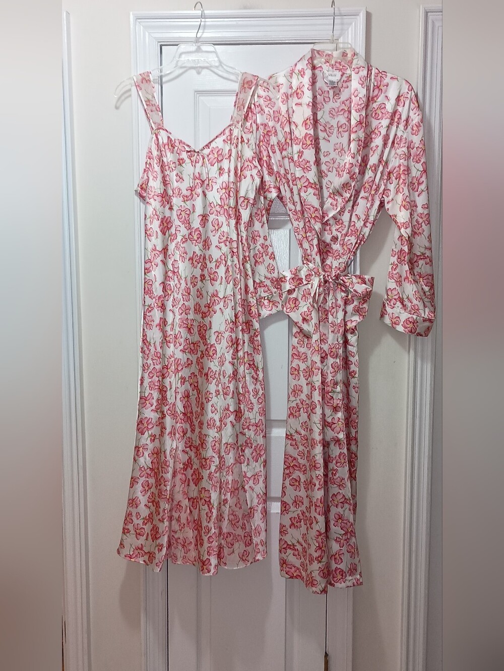 Vintage Talbots Intimates Pink,Red And Floral Long Night Gown And Robe Set Small